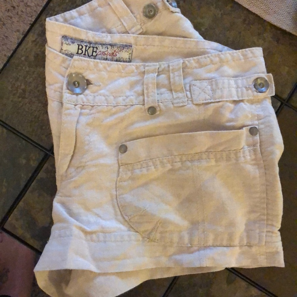 Gently worn cream-colored BKE shorts!